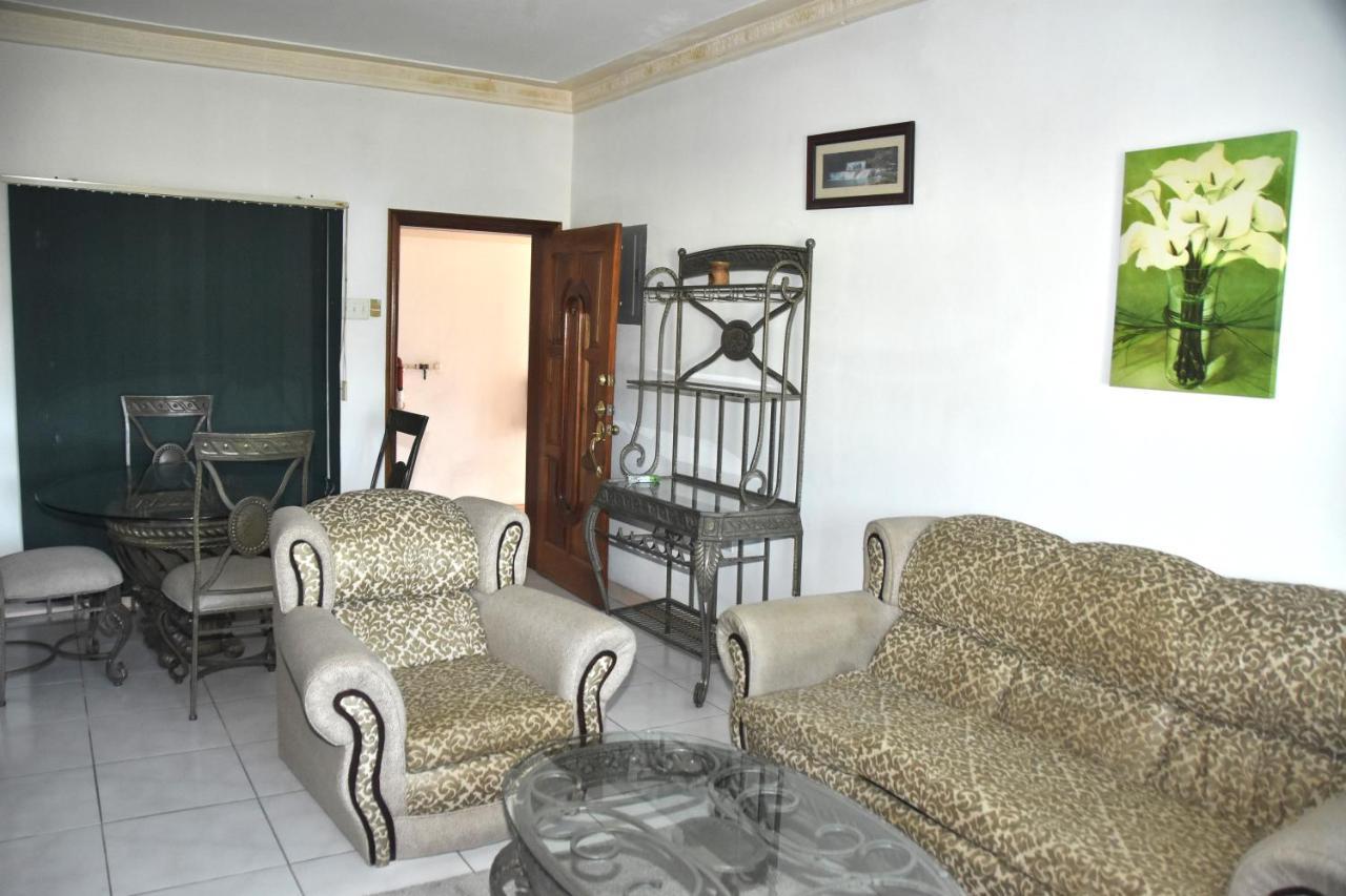 קינגסטון Embassy Deluxe Apartment מראה חיצוני תמונה