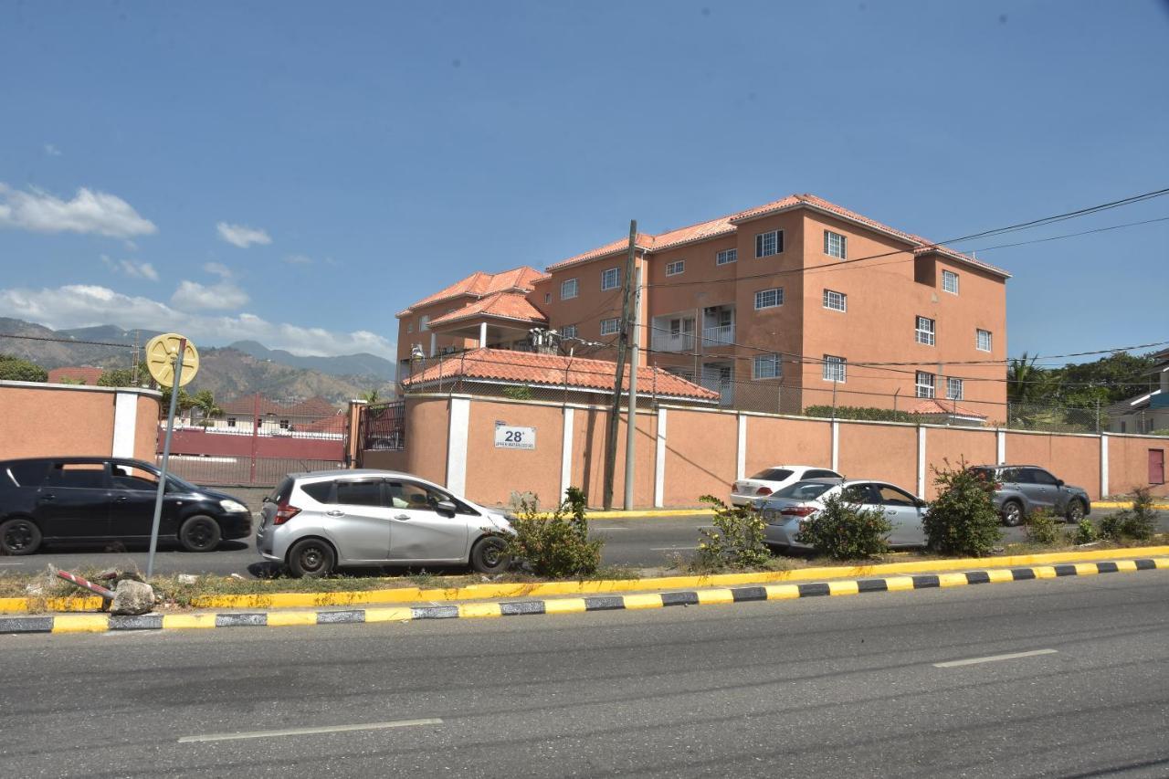 קינגסטון Embassy Deluxe Apartment מראה חיצוני תמונה