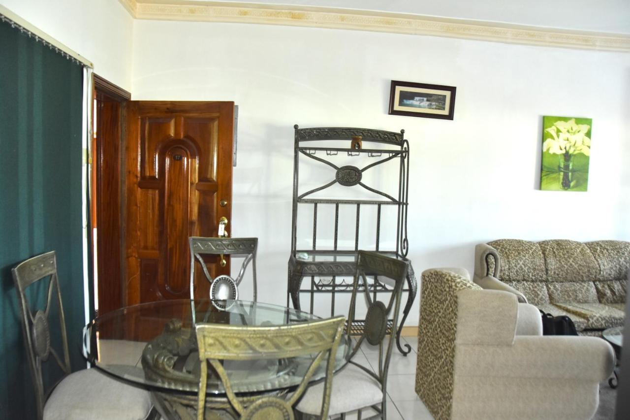 קינגסטון Embassy Deluxe Apartment מראה חיצוני תמונה