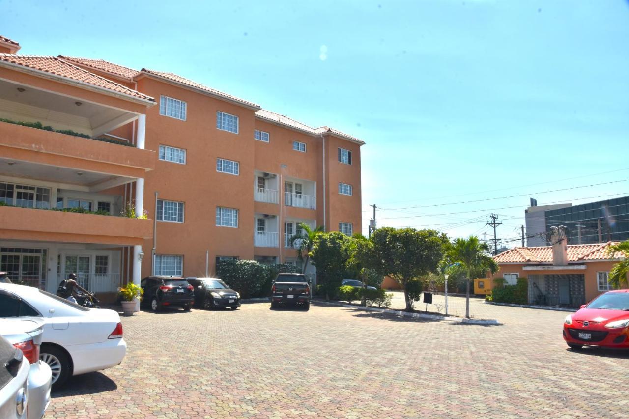 קינגסטון Embassy Deluxe Apartment מראה חיצוני תמונה