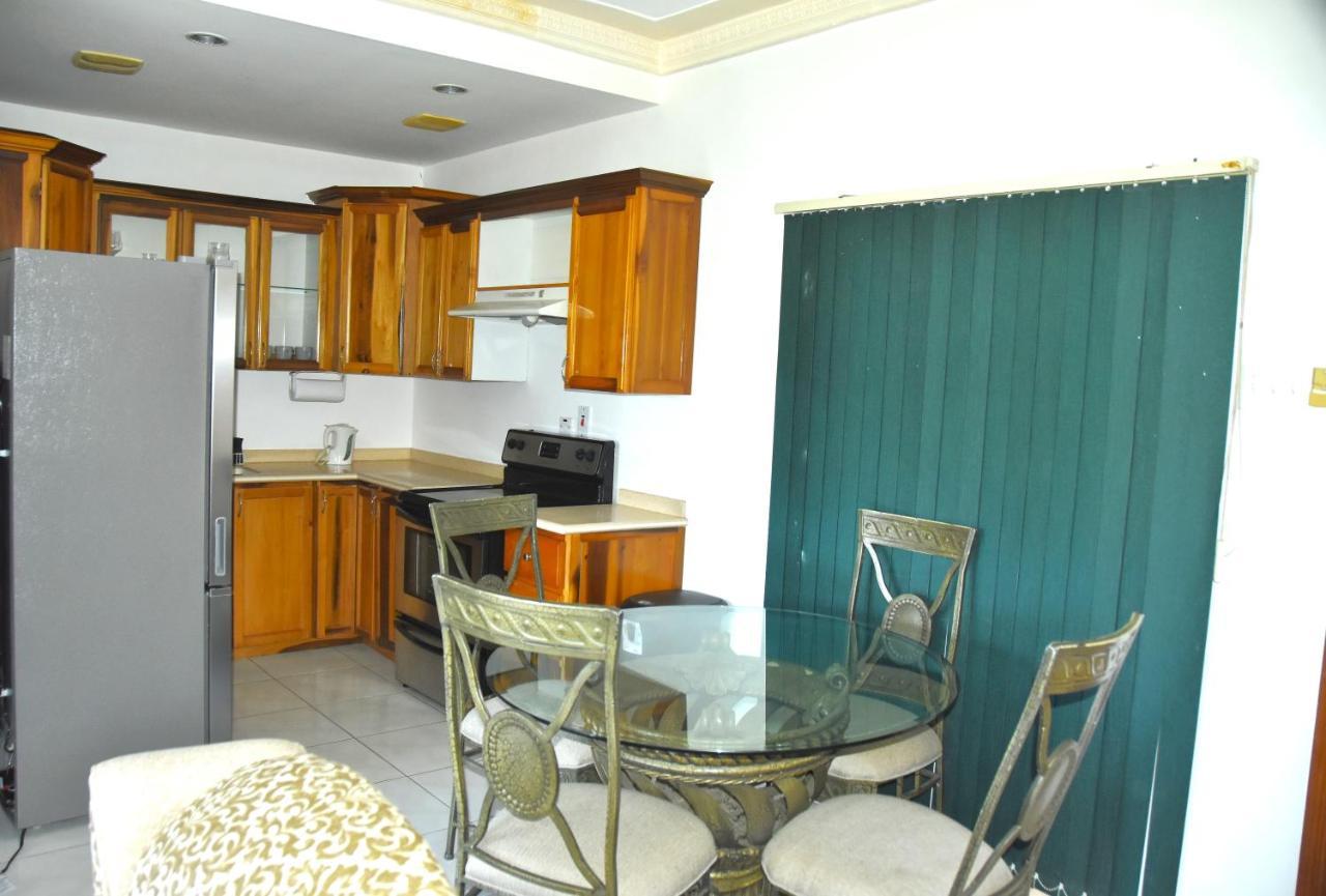 קינגסטון Embassy Deluxe Apartment מראה חיצוני תמונה
