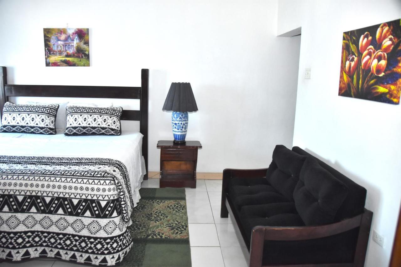 קינגסטון Embassy Deluxe Apartment מראה חיצוני תמונה