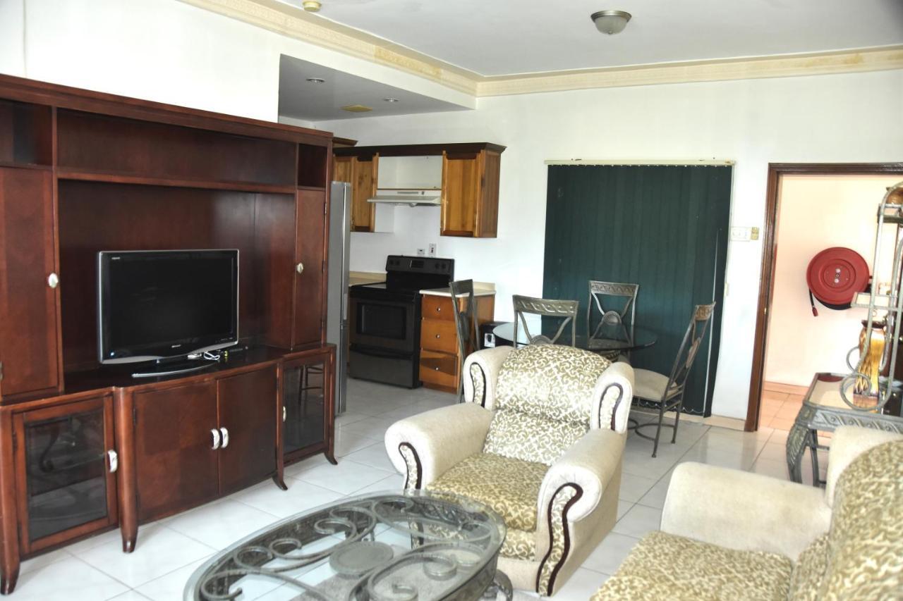קינגסטון Embassy Deluxe Apartment מראה חיצוני תמונה