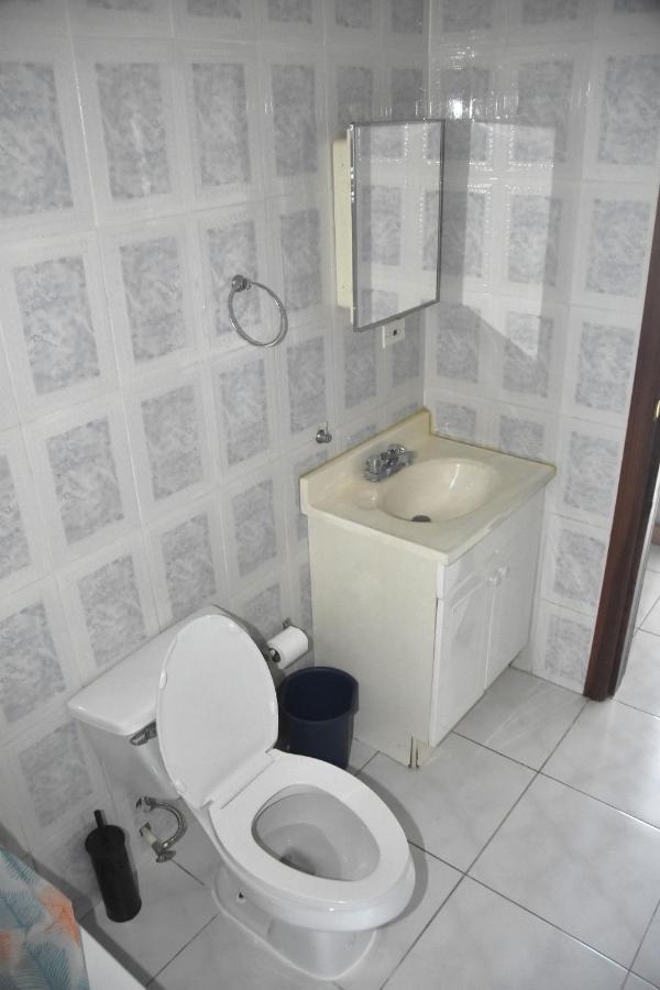 קינגסטון Embassy Deluxe Apartment מראה חיצוני תמונה