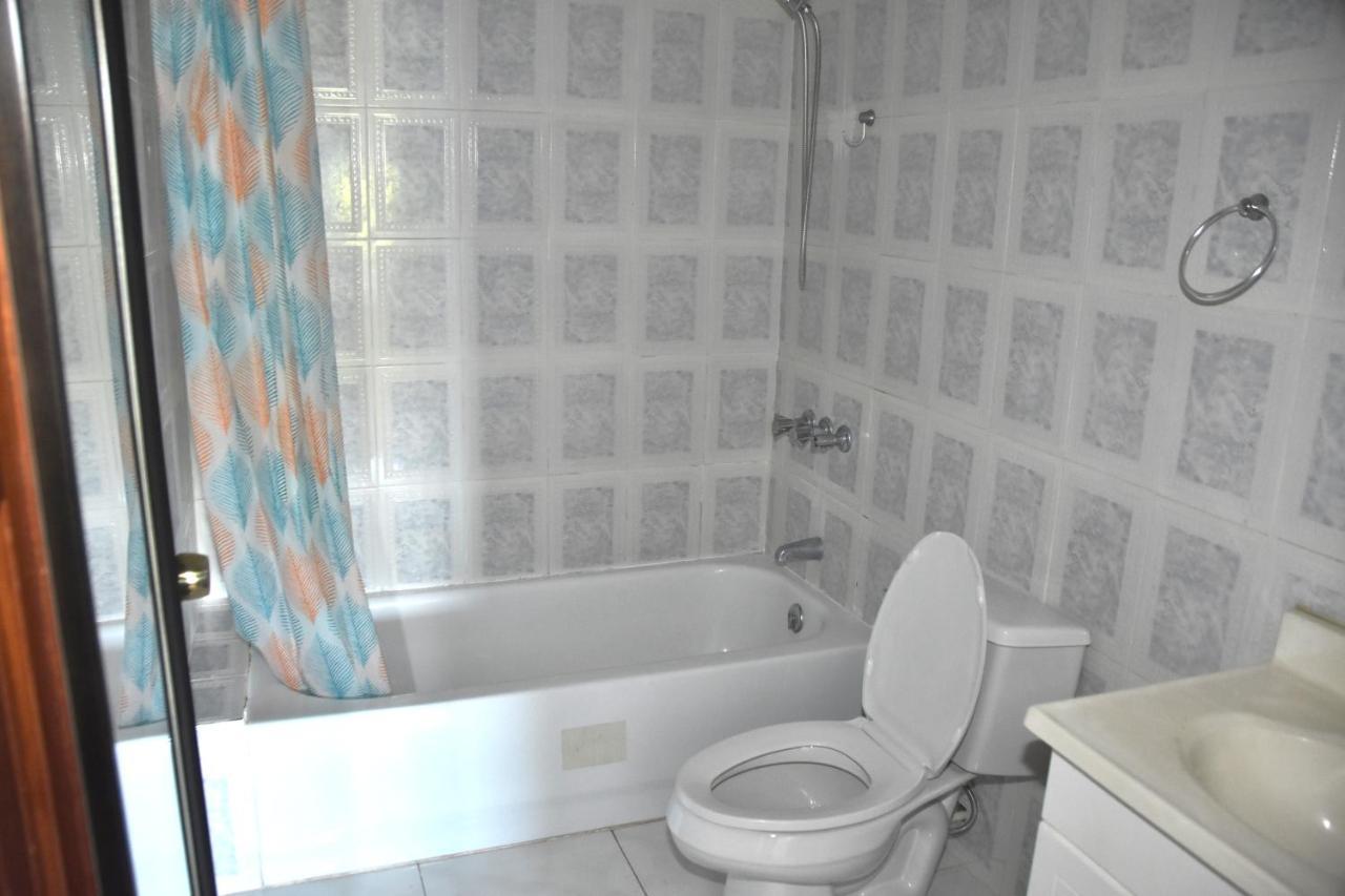 קינגסטון Embassy Deluxe Apartment מראה חיצוני תמונה